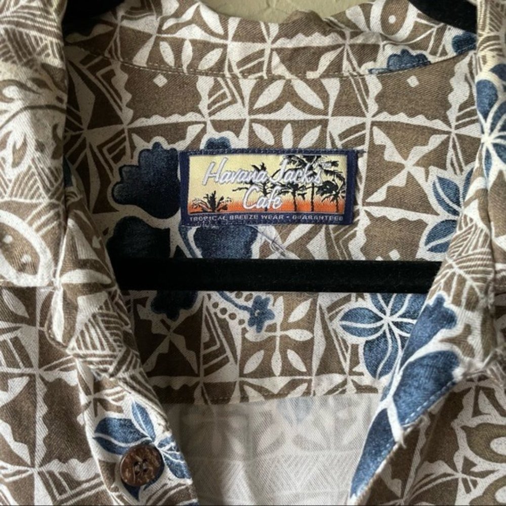 SOLD Caribbean Hawaiian floral print Button Down short sleeve shirt - Picture 6 of 7